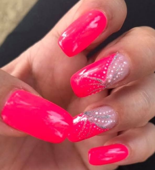 Smalto rosa fluo lucido con decoro floreale glitterato argento